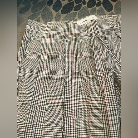 Old navy Stevie pants in black and white houndstooth patches with pink stripe - Picture 2 of 5